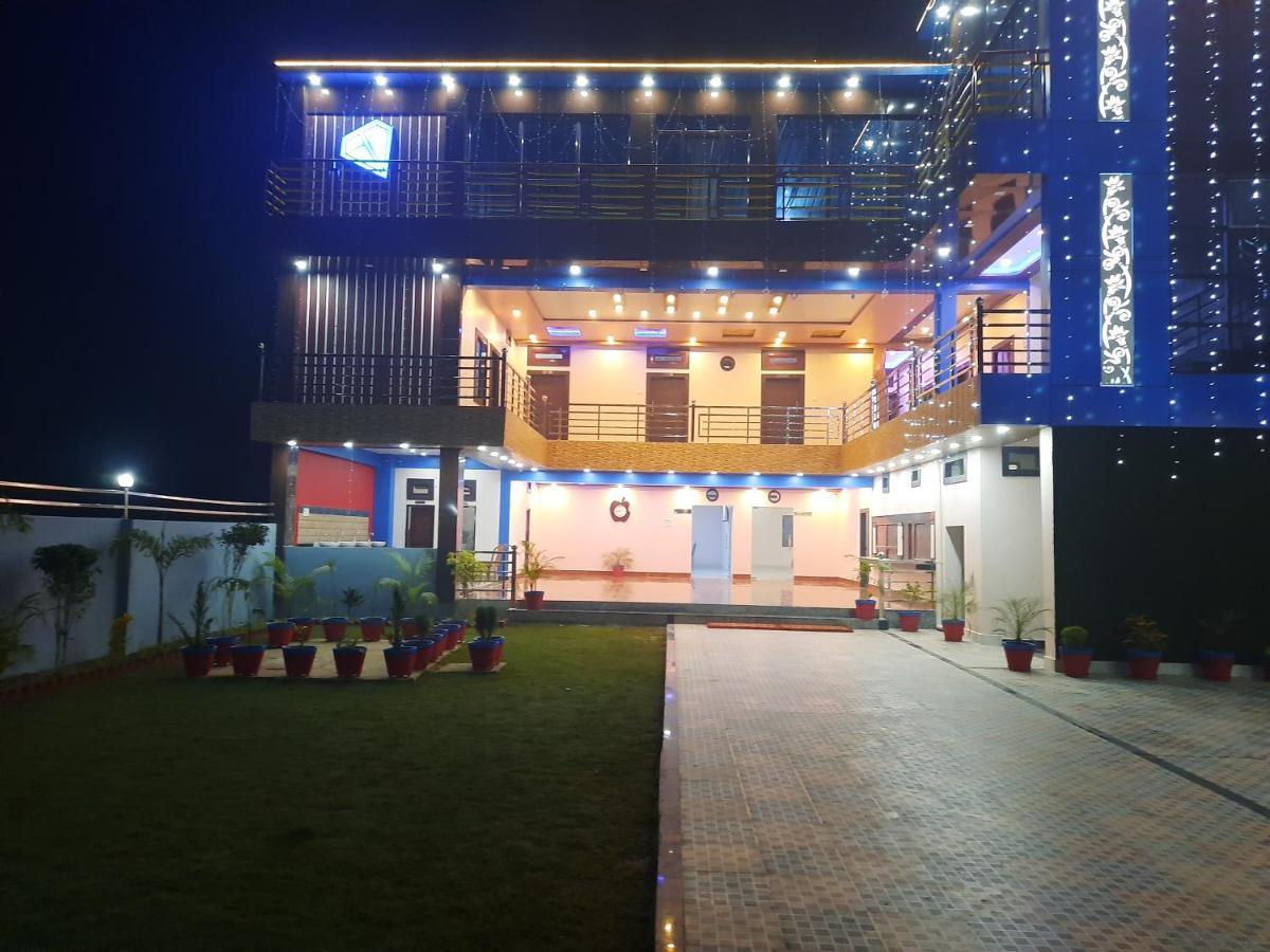 Hotel Blue Diamond Bahraich Kültér fotó