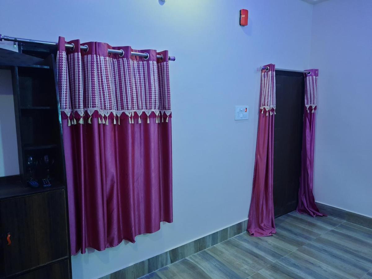 Hotel Blue Diamond Bahraich Kültér fotó