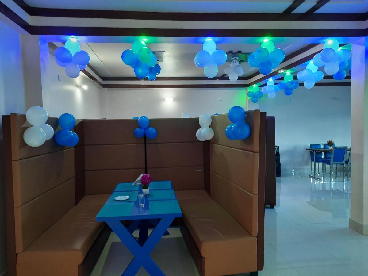 Hotel Blue Diamond Bahraich Kültér fotó